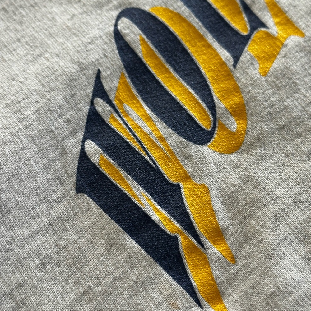 Michigan Wolverines Sweatshirt Mens M L Gray Majestic Vintage - Picture 4 of 8